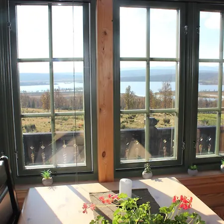 Hytteperle Gala, Vakre Lauvasen, Honhuset