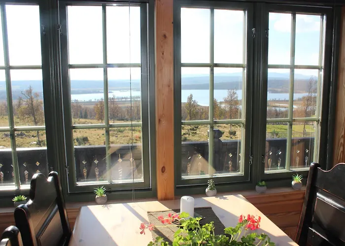 Hytteperle Gala, Vakre Lauvasen, Honhuset