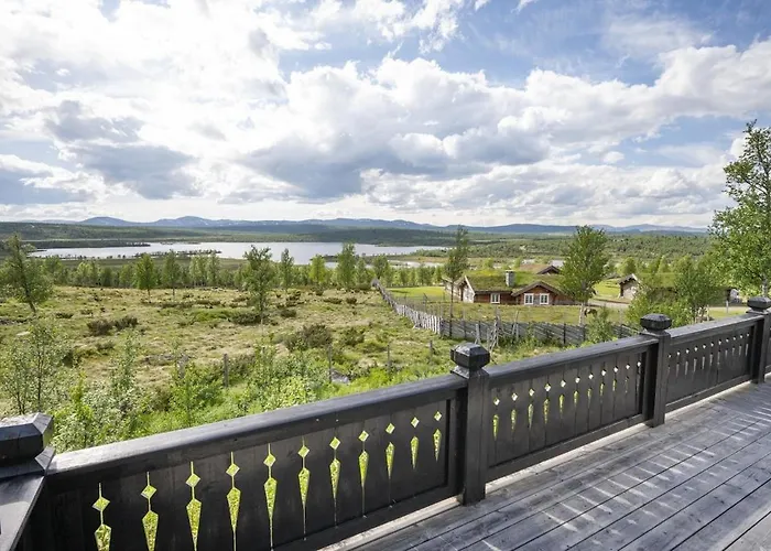 Hytteperle Gala, Vakre Lauvasen, Honhuset בית נופש